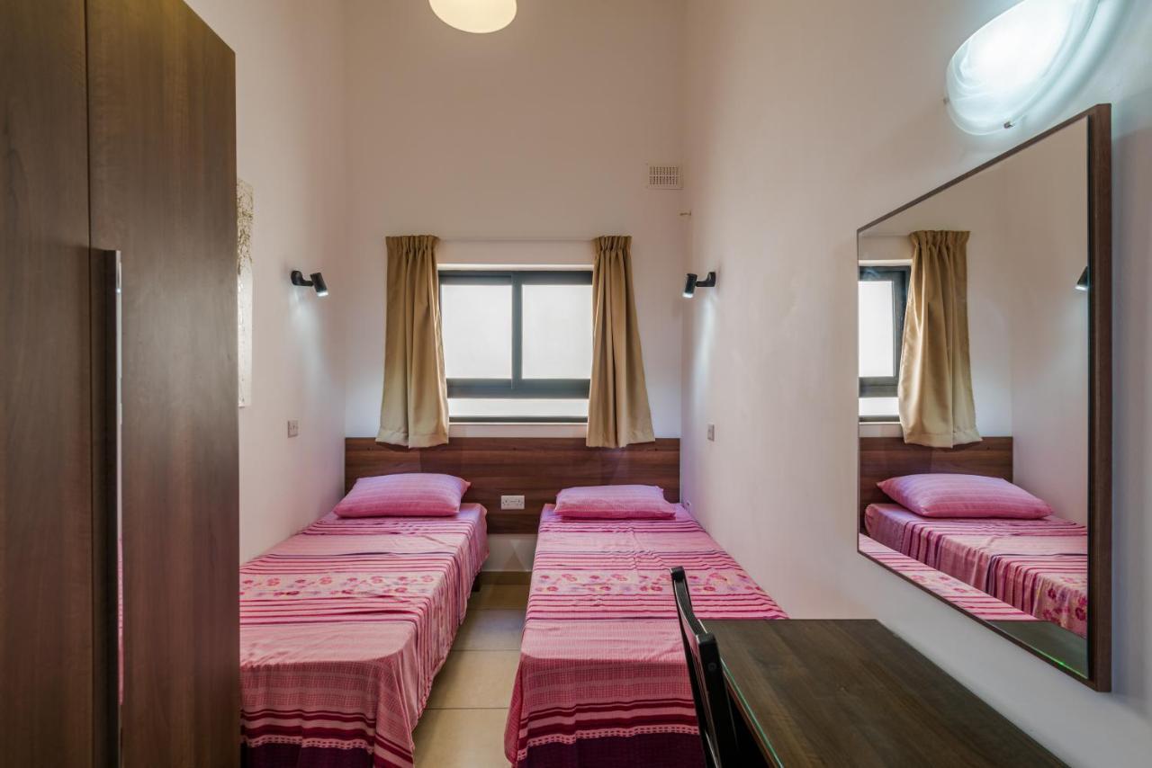 Blue Harbour 2 Bedroom Seafront Apartments With Stunning Seaviews - By Getawaysmalta San Pawl il-Baħar Eksteriør bilde